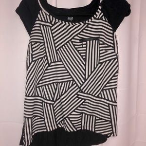 Ana patterned black & white Short sleeve top